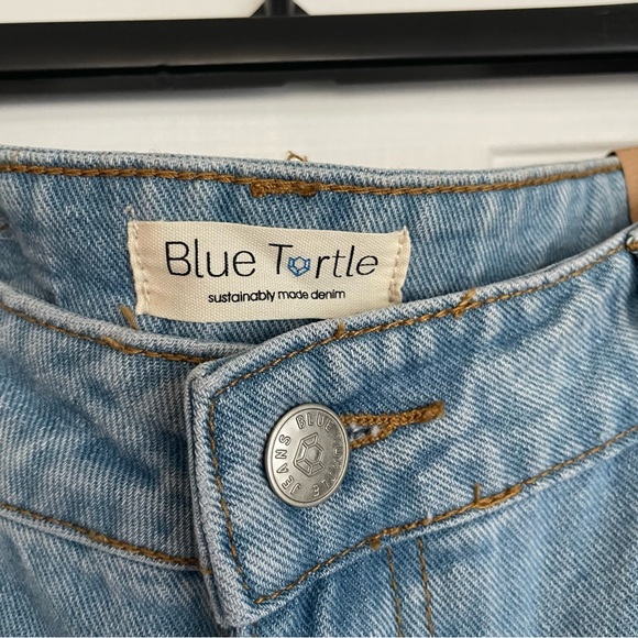 Blue Turtle Wide Leg Jeans Light Wash - Picture 6 of 10
